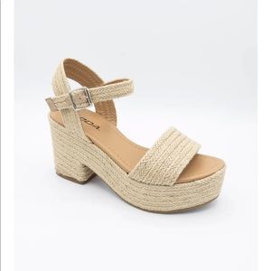 Size 8 never worn new in box. Soda Shoes Castle Heels for Women in Tan Brown